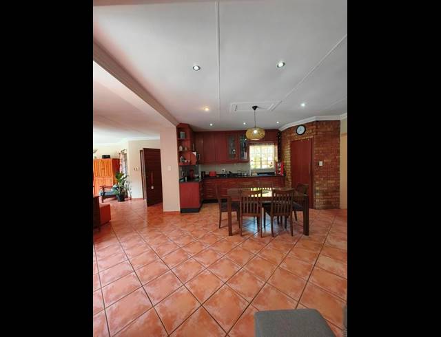 4 BEDROOM HOUSE FOR SALE IN NEWLANDS
